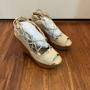 Qupid Gimmick Toast Suede Heels, Women's 6.5, Unworn, New in Box